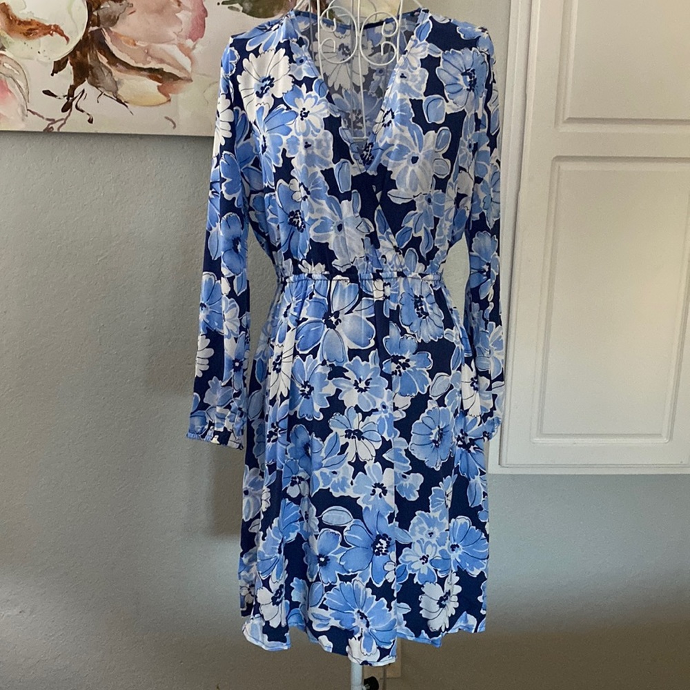 Old Navy Blue dress long sleeve foe wrap small. Never worn.